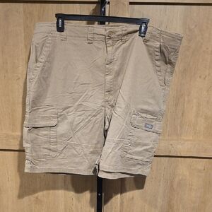 (J53) Wrangler Men's Khaki Cargo Plus Size Shorts Sz 46